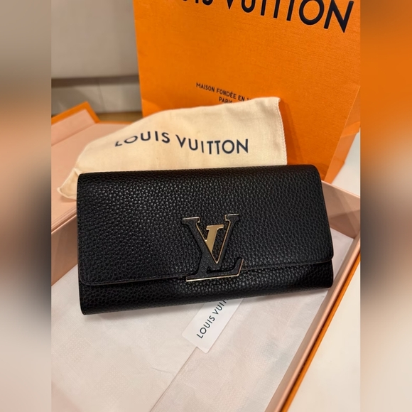 Louis Vuitton Handbags - Louis Vuitton Capucines Wallet